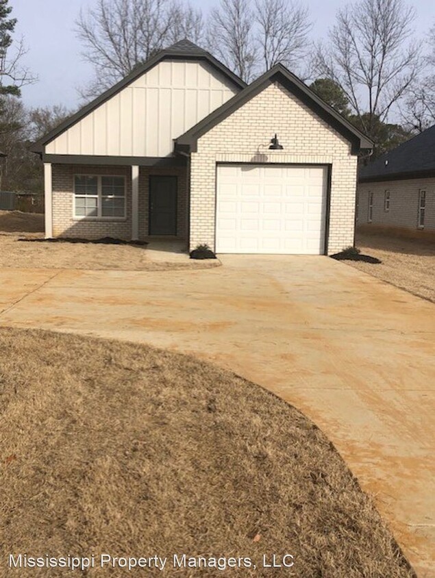 Primary Photo - 3 br, 2 bath House - 1376 W Jackson St