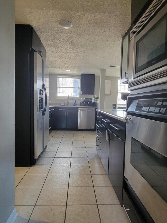 Foto del edificio - 3506 Chatham Dr