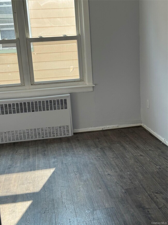 Foto del edificio - 171-28 103rd Rd
