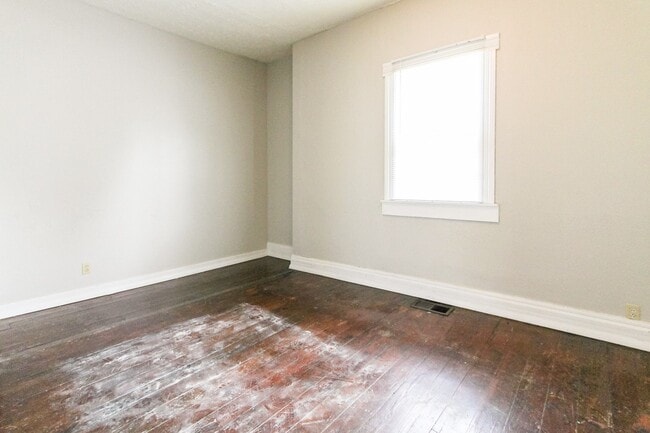 Building Photo - PRELEASING FOR AUGUST 2024! In-Unit Washer...