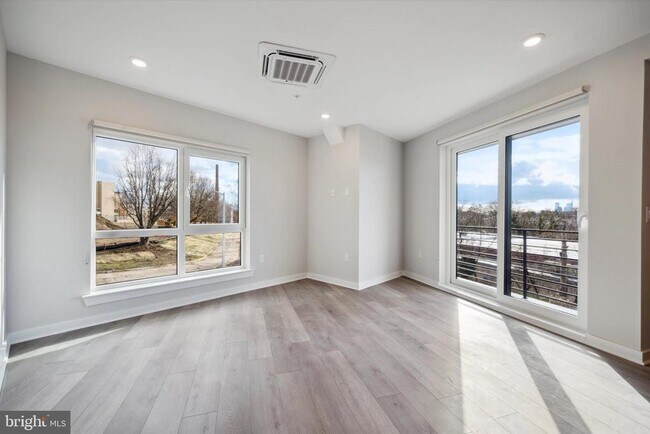 Foto del edificio - 3449 Scotts Ln
