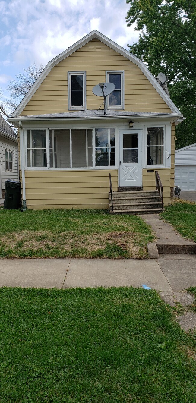 Foto del edificio - 819 Hawthorne Ave