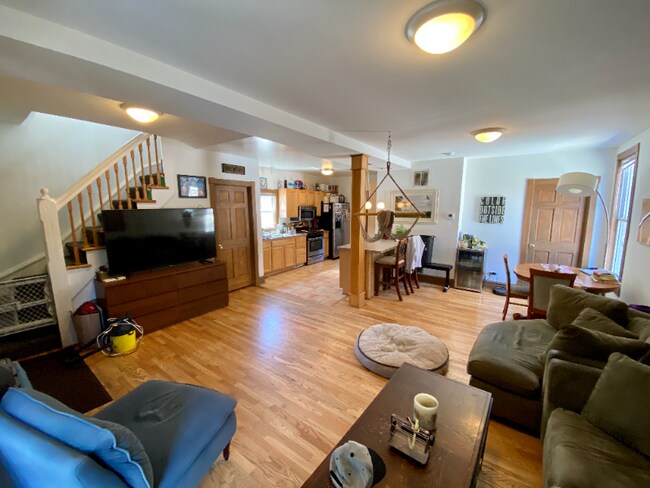 Foto del edificio - 1214 W Nelson St