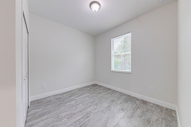 Foto del edificio - Modern 4BR Home for Rent – Open Layout, Upgraded Kitchen & Move-In Ready