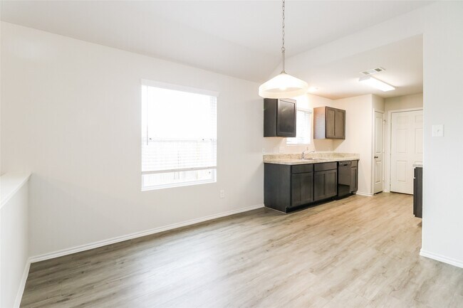 Building Photo - 2022 East Chunk Dr