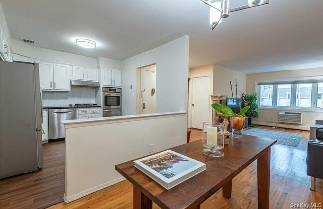 Foto del edificio - 18-16 Bell Blvd