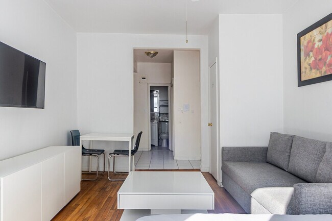 Foto del edificio - 318 E 80th St