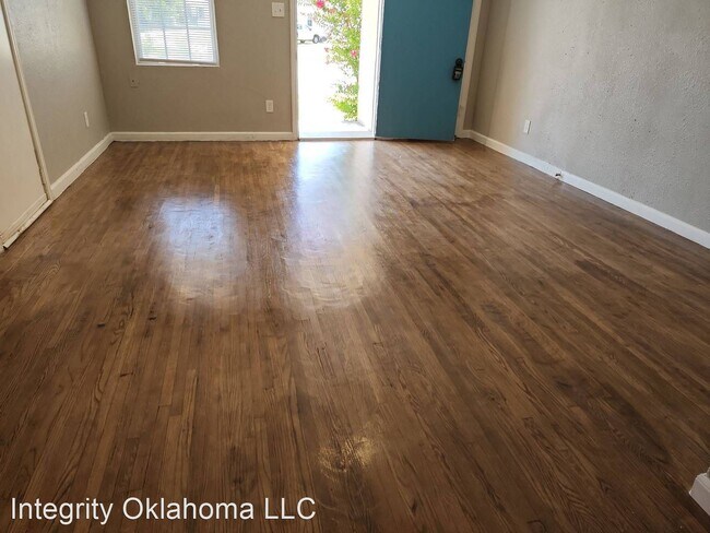 Building Photo - 2 br, 1 bath House - 900 N. Redbud Dr.