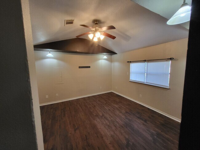 Building Photo - 1218 Woodward St