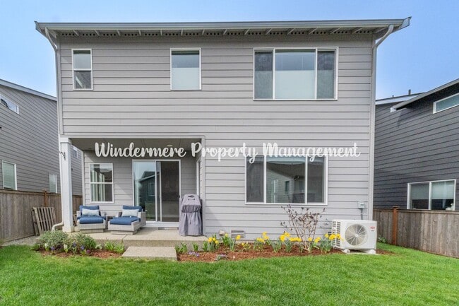 Foto del edificio - Stunning and spacious 5 bed in McCormick Village!