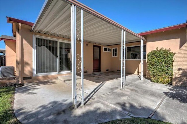 Building Photo - 324 Colville Dr
