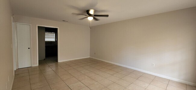 Foto del edificio - Beverly Dr. Duplex