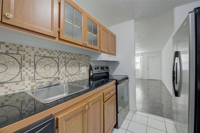 Photo - 850 E Commercial Blvd Apartment