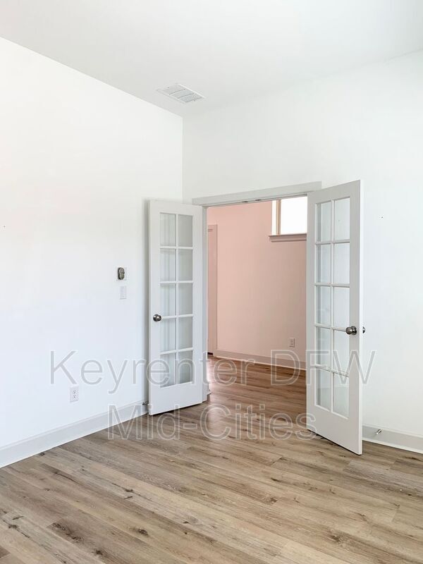 Building Photo - 653 Courtyard Ln