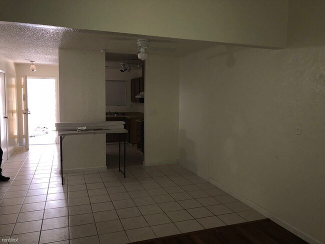 Building Photo - 1531 Hialeah Dr