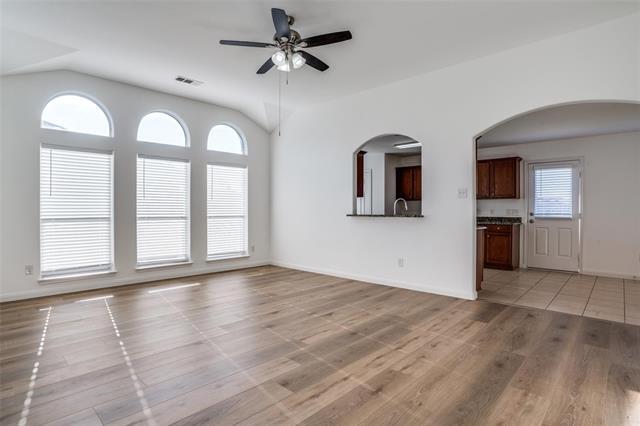Foto del edificio - 317 Meadow View Ln