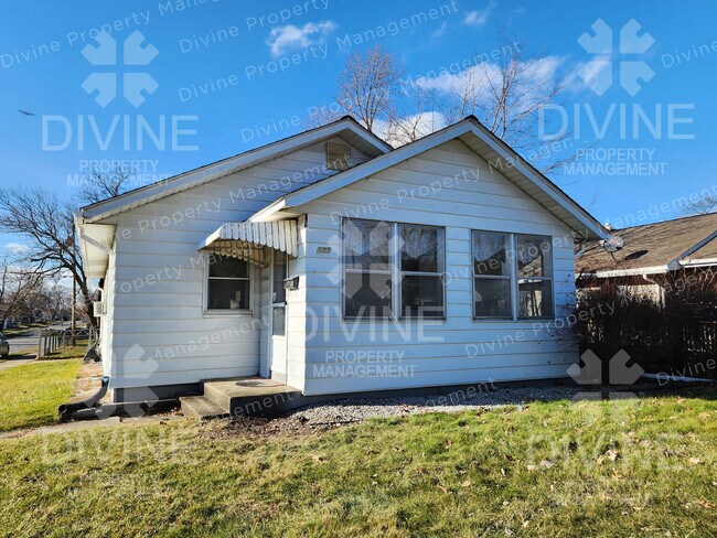 Front - 625 S Logan St
