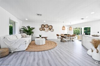 Building Photo - 646 Park Shore Dr