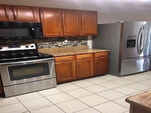 Building Photo - 304 ADERLEY Oak Loop