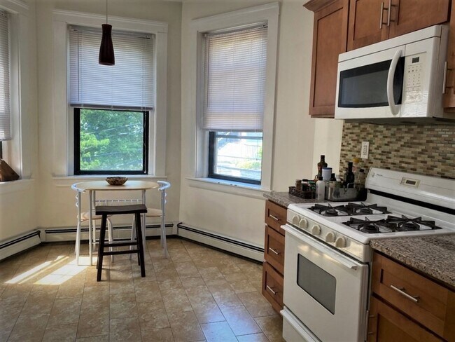 Building Photo - 4 Fuller St