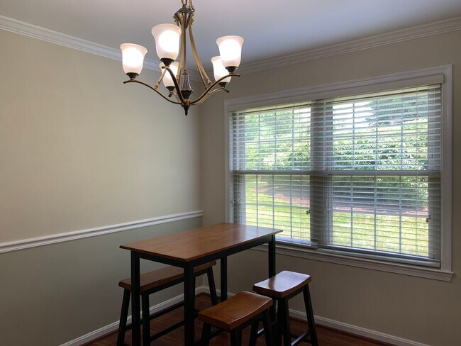 Building Photo - 800 Amber Tree Ct