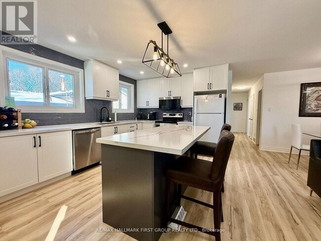 Building Photo - 851 Bem Ave