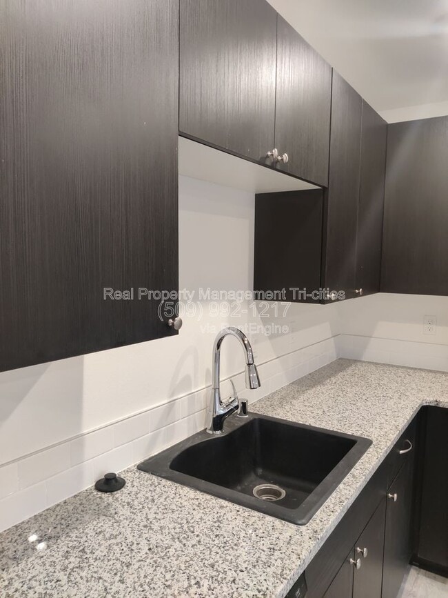 Building Photo - 6944 Hardrock Ct