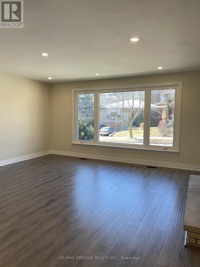 Building Photo - 93 Bonnyview Dr