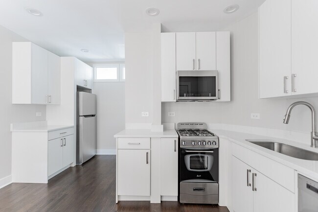 Building Photo - 5052 N Wolcott Ave