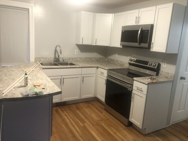 kitchen counter bar - 6 Cardinal Rd