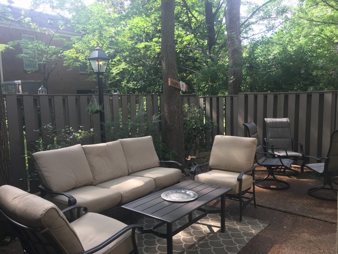 Patio area. Access to pool and tennis courts. - 4400 Belmont Park Terrace