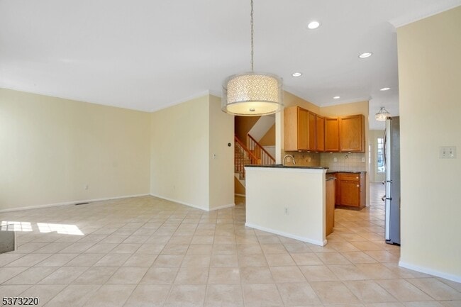 Building Photo - 168 Gladstone Dr