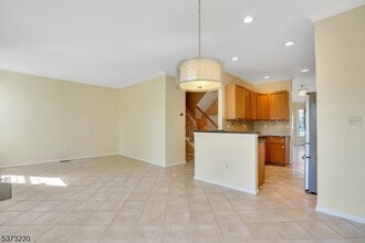 Building Photo - 168 Gladstone Dr