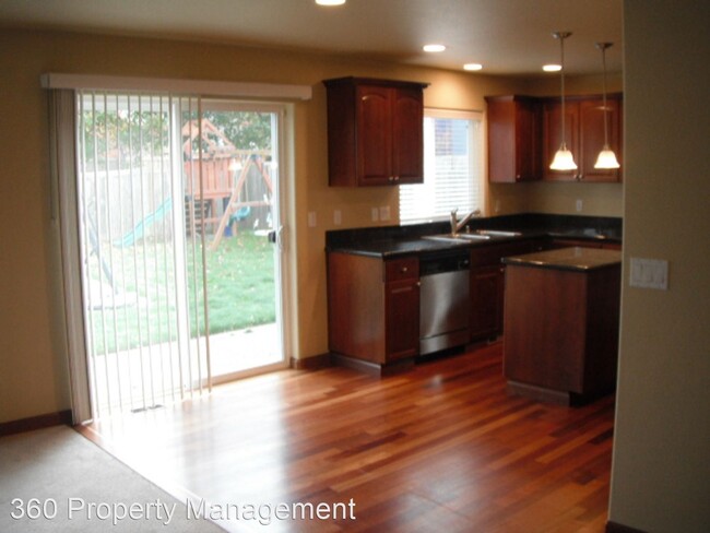 Building Photo - 4 br, 2.5 bath House - 2065 NW 9th Ave.