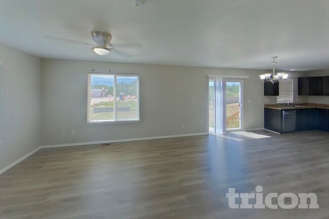 Foto del edificio - 2728 Sierra Springs Dr