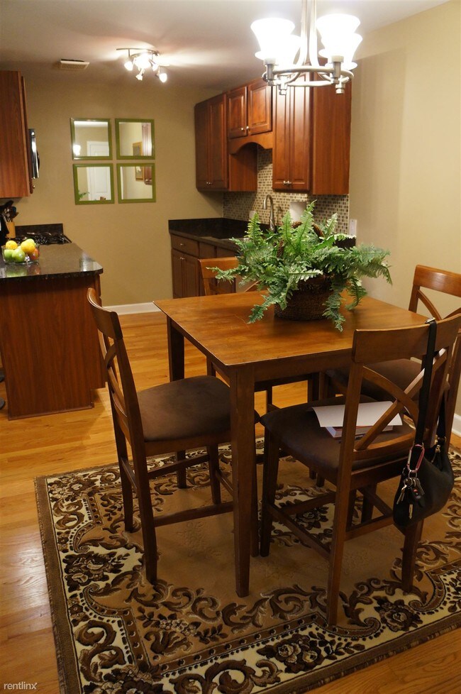 Foto del edificio - 16w555 Mockingbird Ln