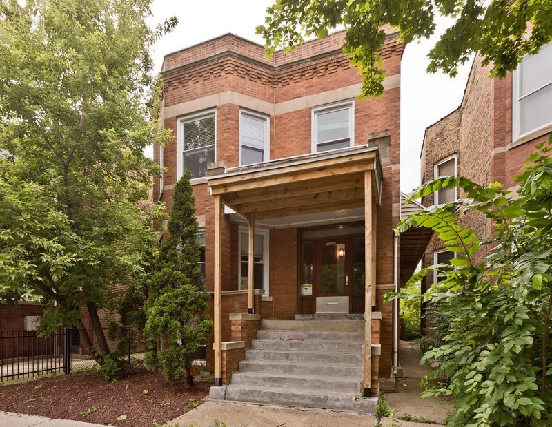 Building Photo - 3219 W Wilson Ave
