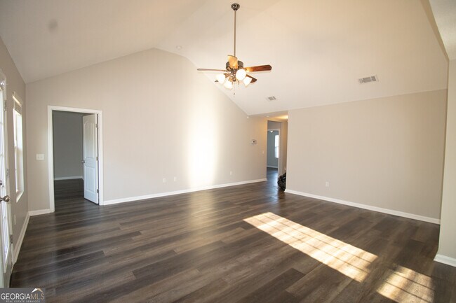 Building Photo - 304 S Bridgeport Dr