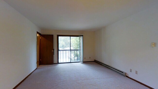 Foto del edificio - Lower 1 Bedroom 1 Bathroom Apartment Available