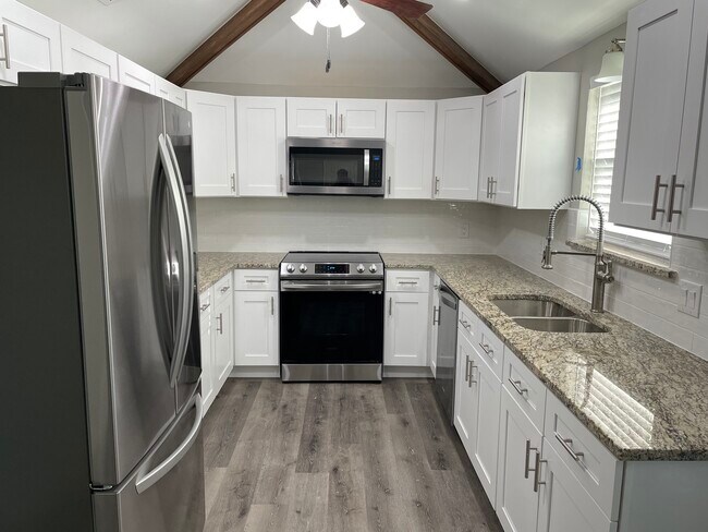 Foto del edificio - 807 Rush Creek Dr