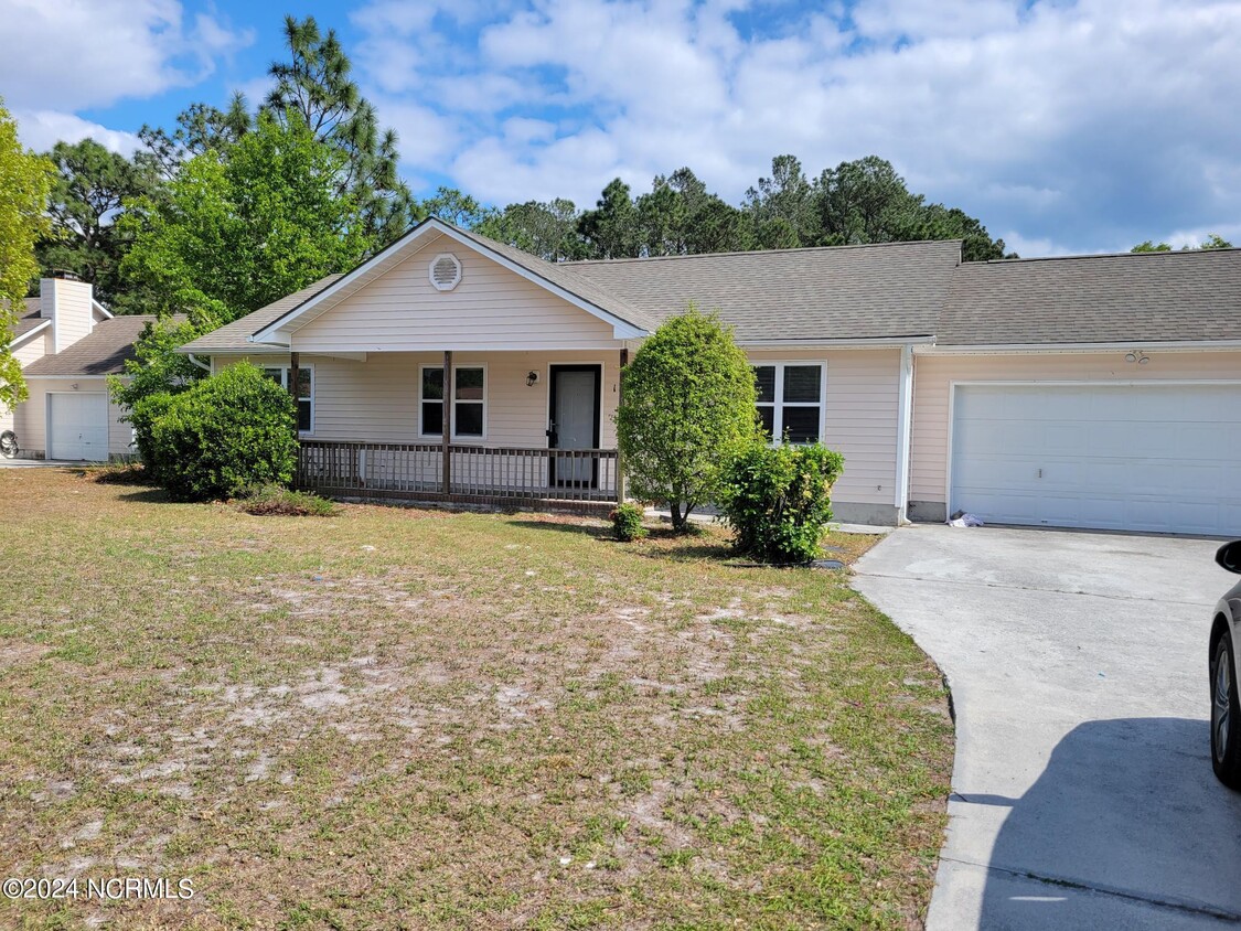 Primary Photo - 110 E Ivybridge Dr