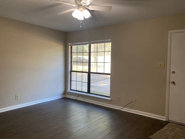 Building Photo - Dreamy 3 bedroom !