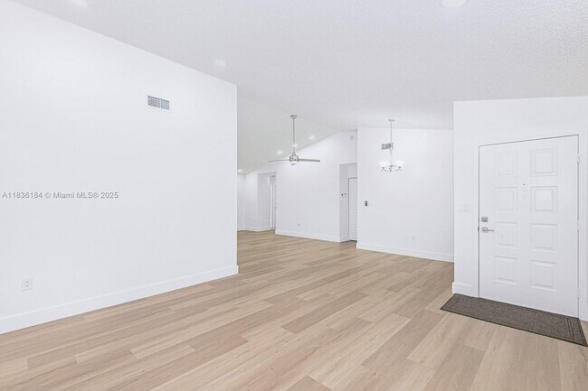 Foto del edificio - 15510 Gauntlet Hall Manor