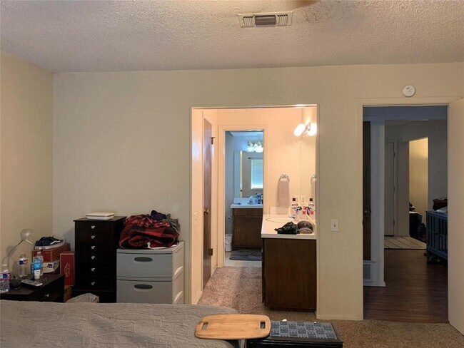 Foto del edificio - 511 N Walnut Creek Dr
