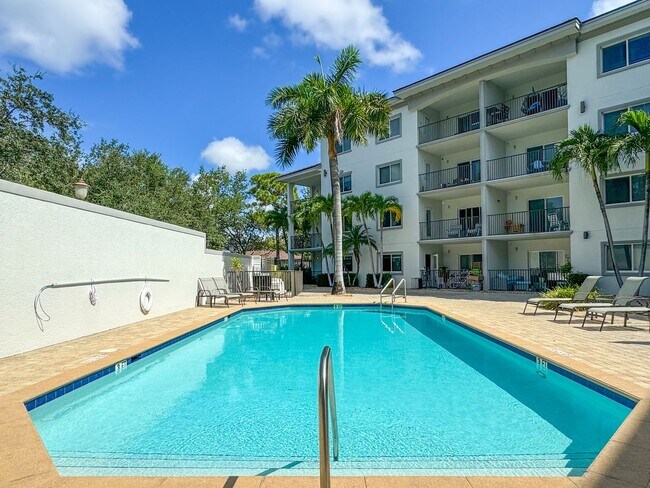 Building Photo - Excellent Location - 1 Bedroom - 1 Bath - ...