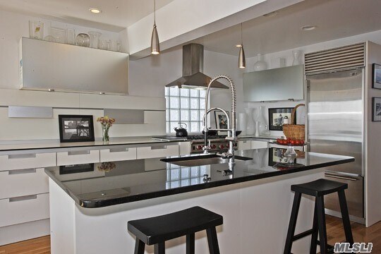 Foto del edificio - 71 Bayview Ave W