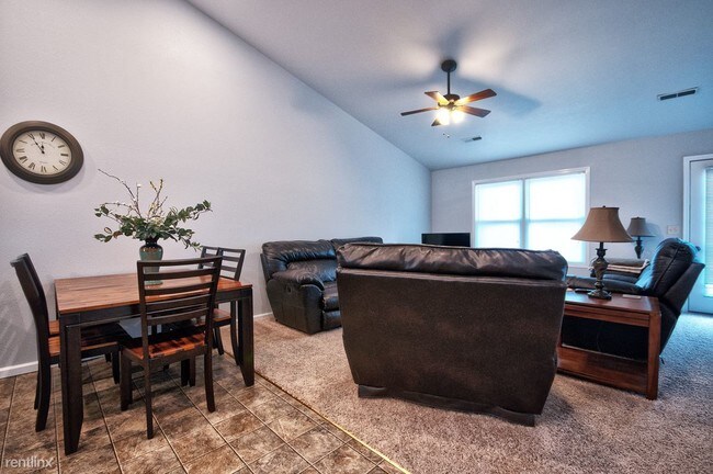 Building Photo - 2 br, 2 bath Duplex - 1612 Clover Creek Ln