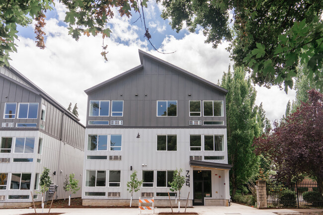 Foto del edificio - 7424 N Saint Louis Ave