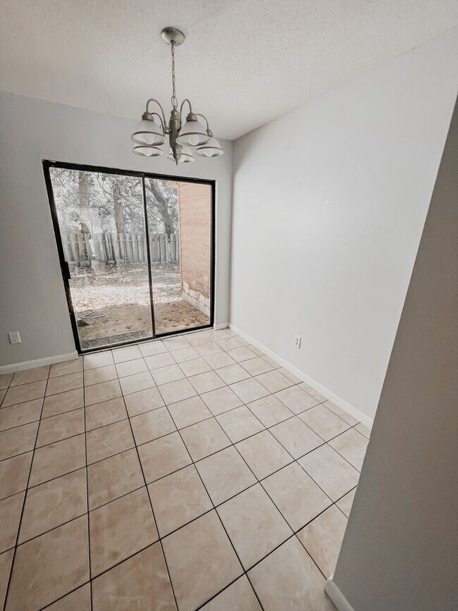 Foto del edificio - Newly Renovated Townhome Located in Midtow...