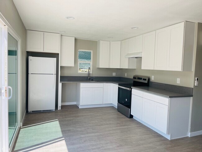 Building Photo - 1176 Flamingo Ave